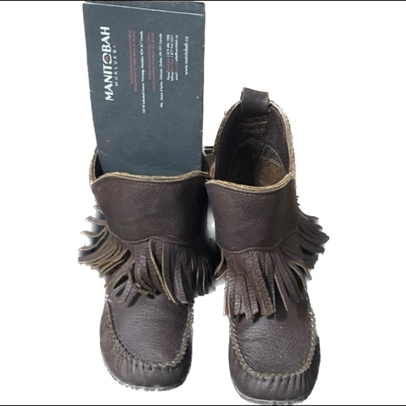 Manitobah Mukluks Full Grain Leather Fringed Boot worn once - Picture 8 of 9